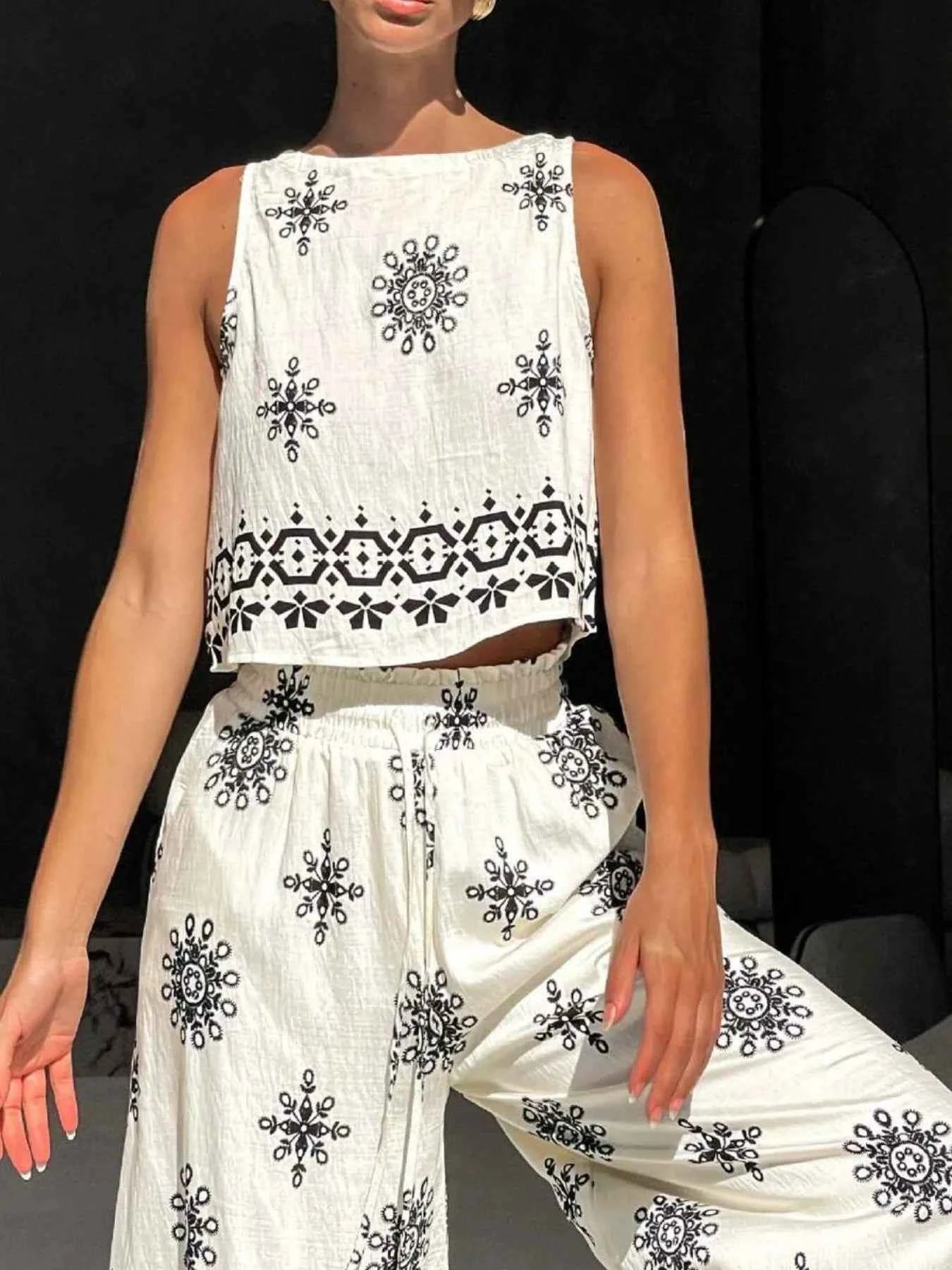 Printed Tank and Pants Set 6d9d5ec2-aac8-48e4-b747-468677c54680-Max-Origin
