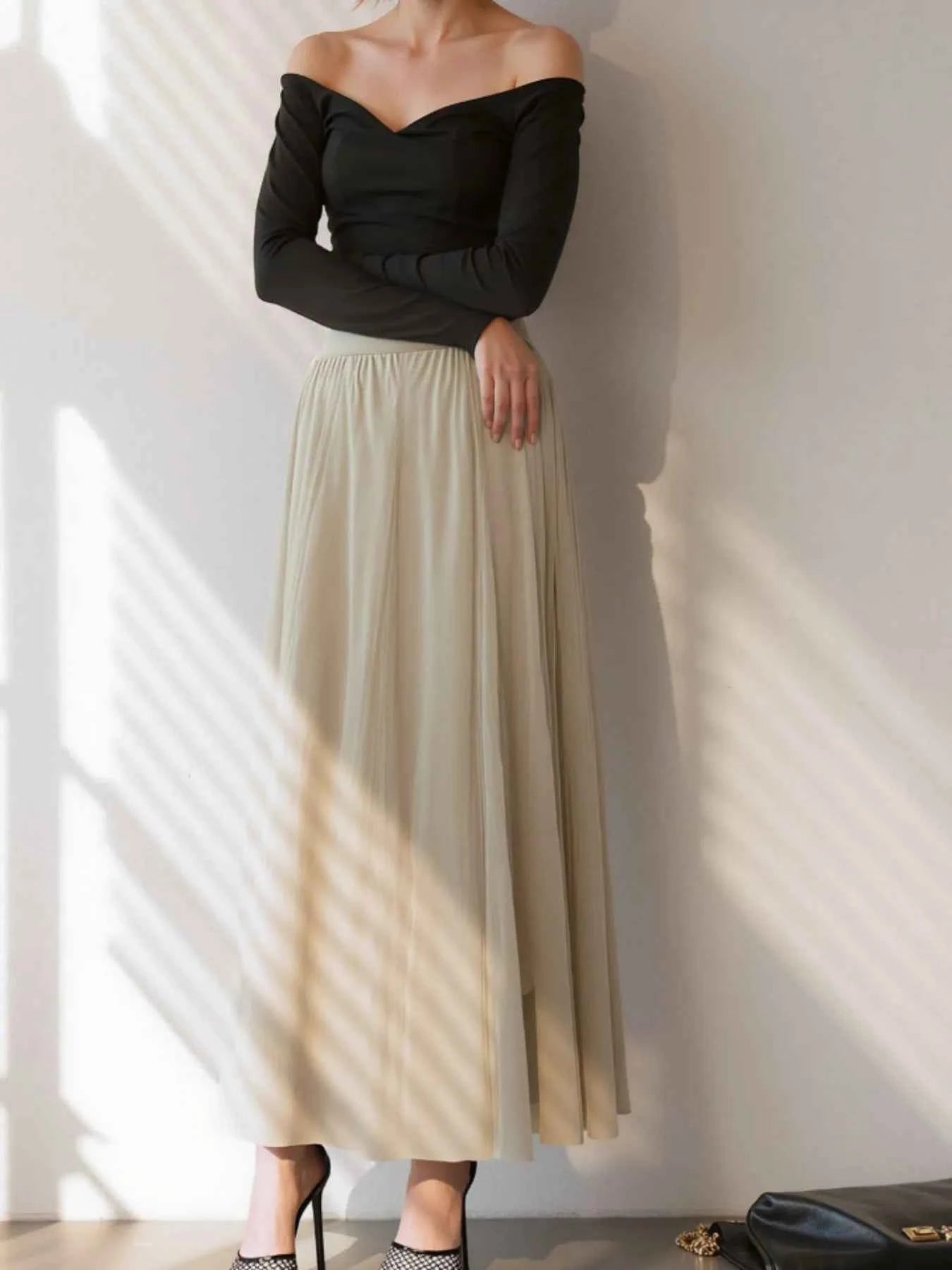 High-Waisted Midi Skirt Beige 6da901a319514fa2b1fdc7c45fe28d8b-Max-Origin