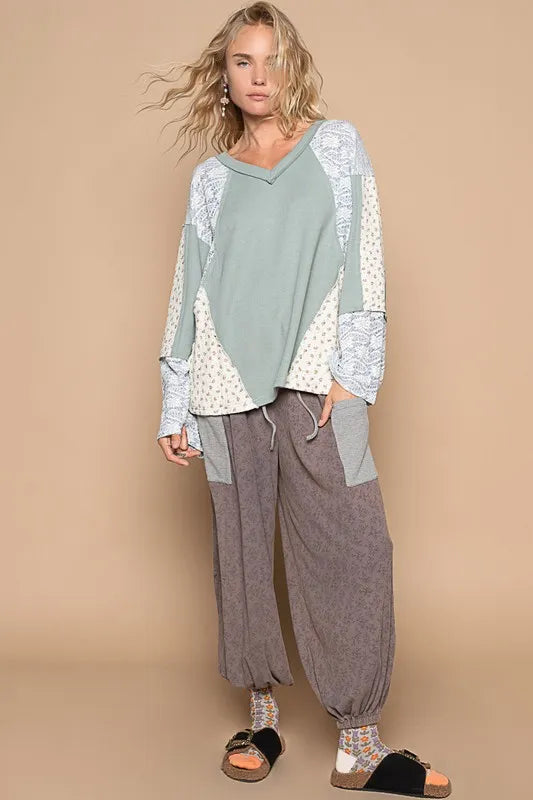 POL Lace Floral Round Neck Knit Top 6e67f9ad-19bf-4bb2-ad92-bc52f67ef7a6-Max