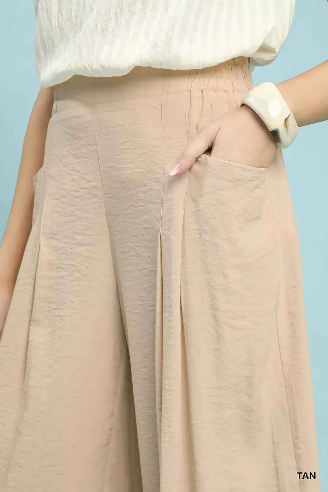 Umgee Solid Pleat Wide-Leg Cropped Pants 700c201e-5690-426c-8a9e-6c51b8453a7a-Max-Origin