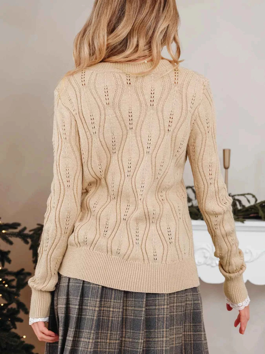 Pearl-Embellished V-Neck Pullover Sweater 70b36943-059f-4f66-b4ea-8140ff2372de-Max-Origin