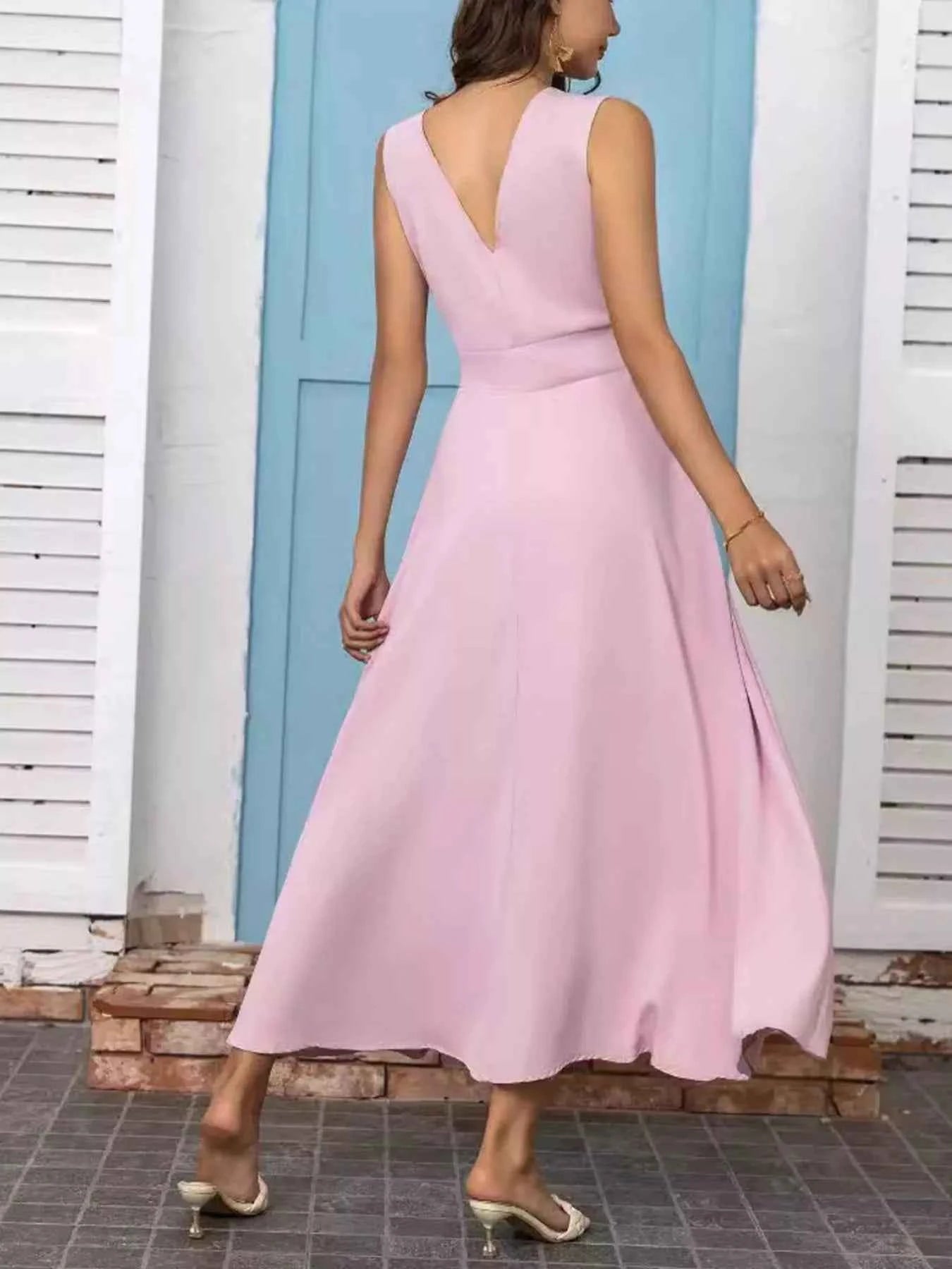 Full Size Slit V-Neck Sleeveless Dress Plus Size 70d277a1-3121-4f04-82b0-a6eaef945044-Max-Origin