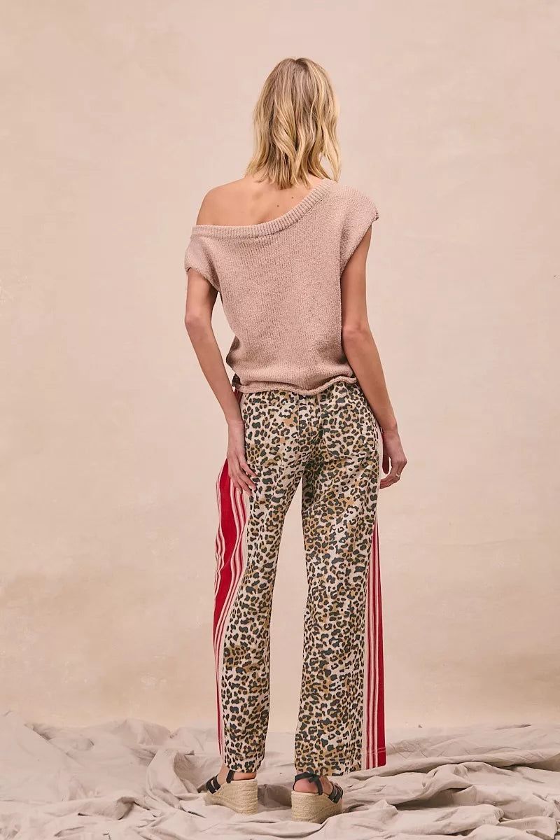 BiBi Leopard Print Pants with Side Contrast and Tucking Welt Pocke 70e55a3ae1de40f79ac368f4c35802e4-Max-Origin