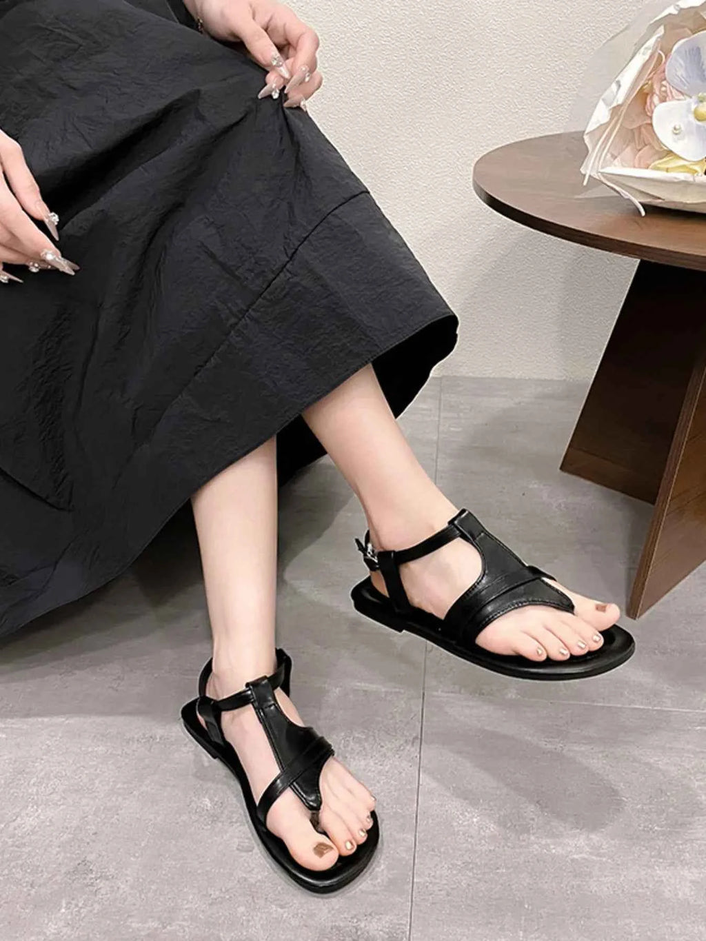 Toe Post Flats Sandals Black 70ef0c4e120a46f9b3e0c4fe4c880250-Max-Origin