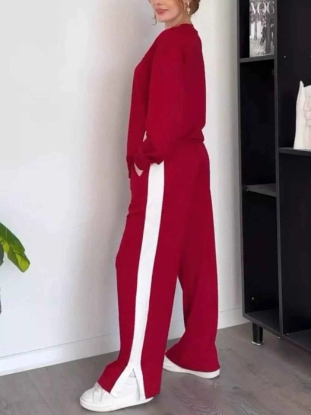 Full Size Contrast Round Neck Top and Pants Set Plus Size 71686636-76eb-4714-8611-51c49f12ce3f-Max-Origin
