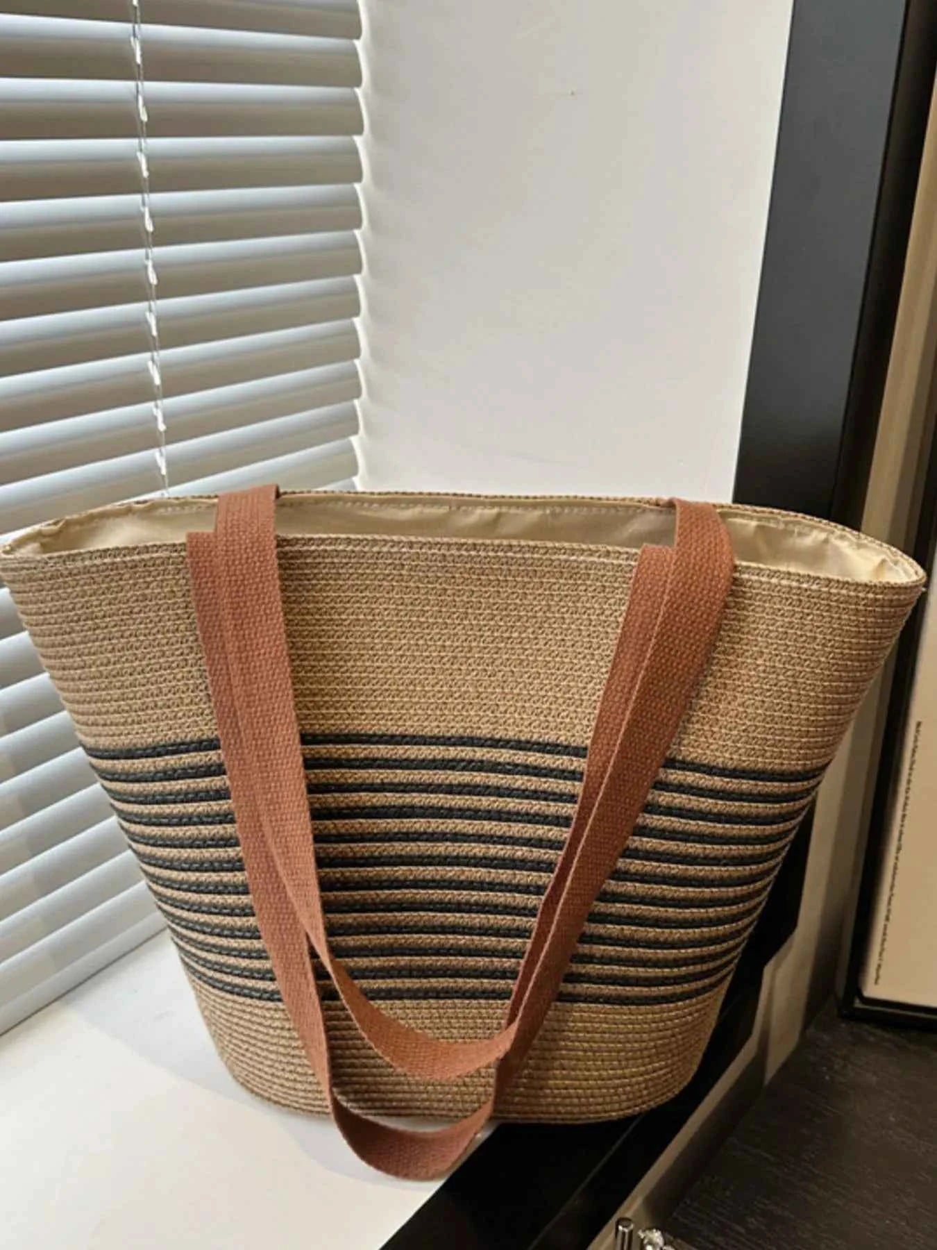 Striped Woven Tote Bag 71aff7a0-baae-4b7c-87a3-a27316e99b6f-Max-Origin