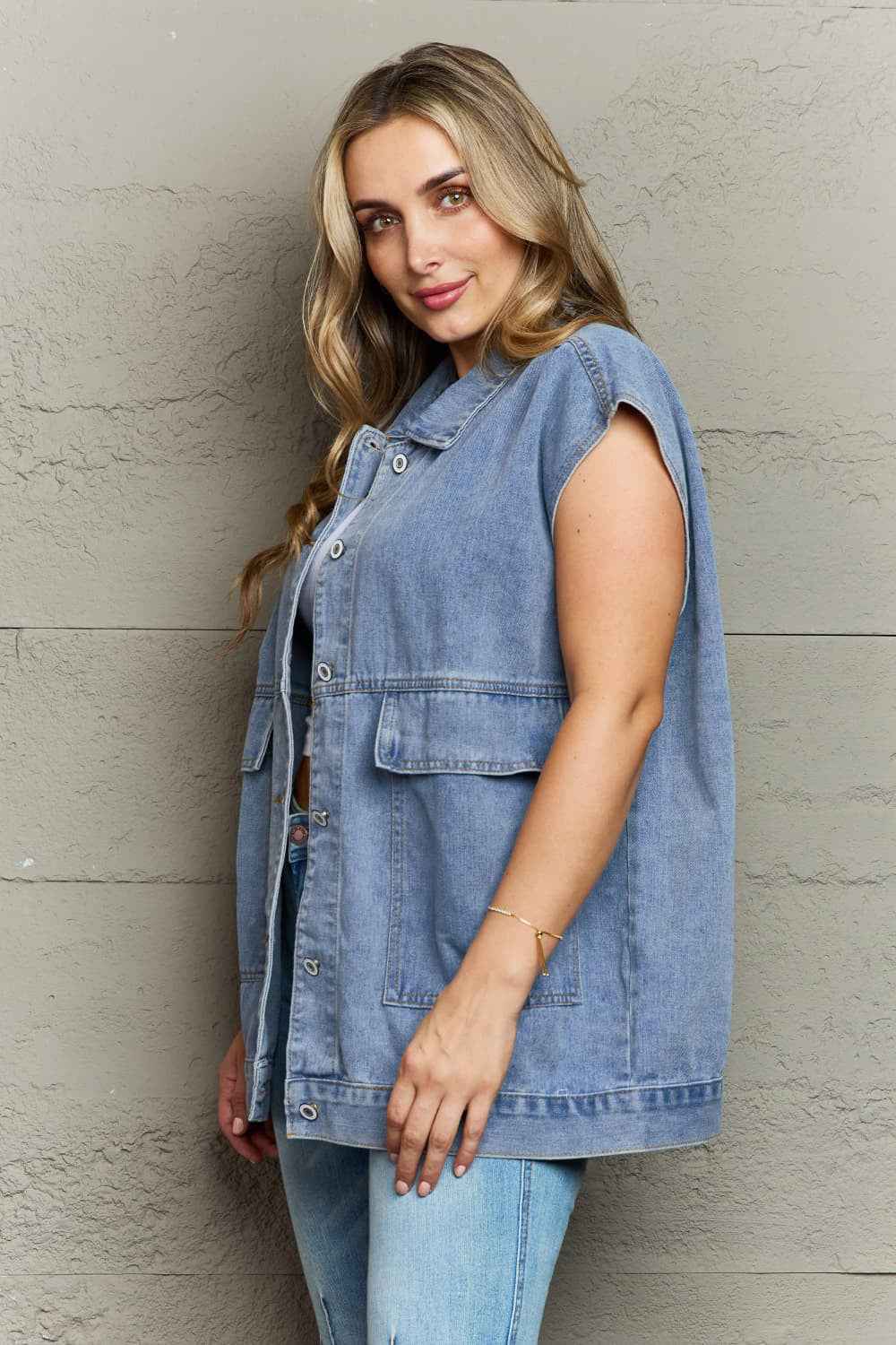 Collared Neck Sleeveless Denim Top with Pockets 724206091f3b40aab7a2a7cb8aee9e63-Max