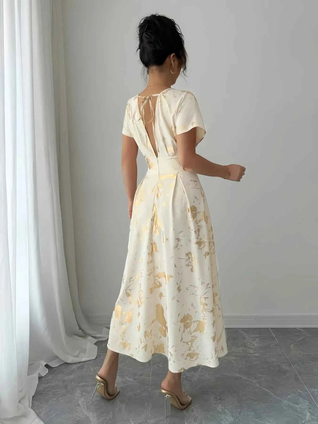 Printed V-Neck Short Sleeve Dress 732a51ed-641a-46f3-b132-9661cf00e72f-Max-Origin