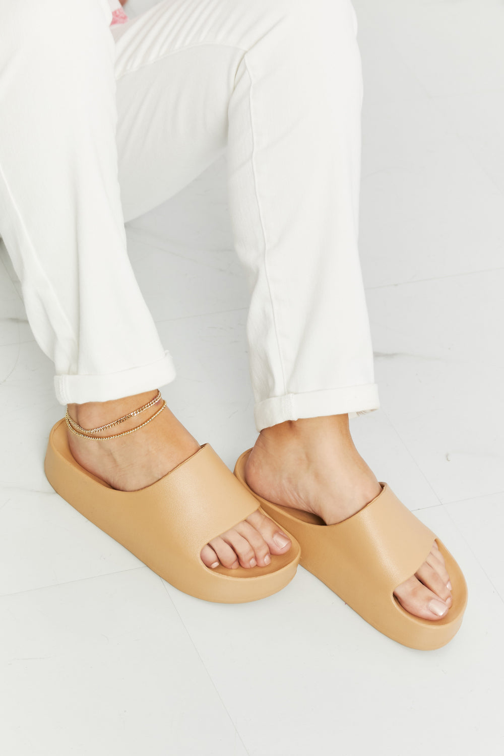 WILD DIVA Summer Feels Platform Slide 73c8d9998f7145f286c1583ca581058f-Max