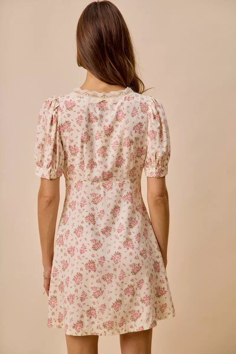 SO ME Floral Lace Trimed Short Sleeves Mini Dress 745d2842203f457bb20a5188f8210fc2-Max-Origin