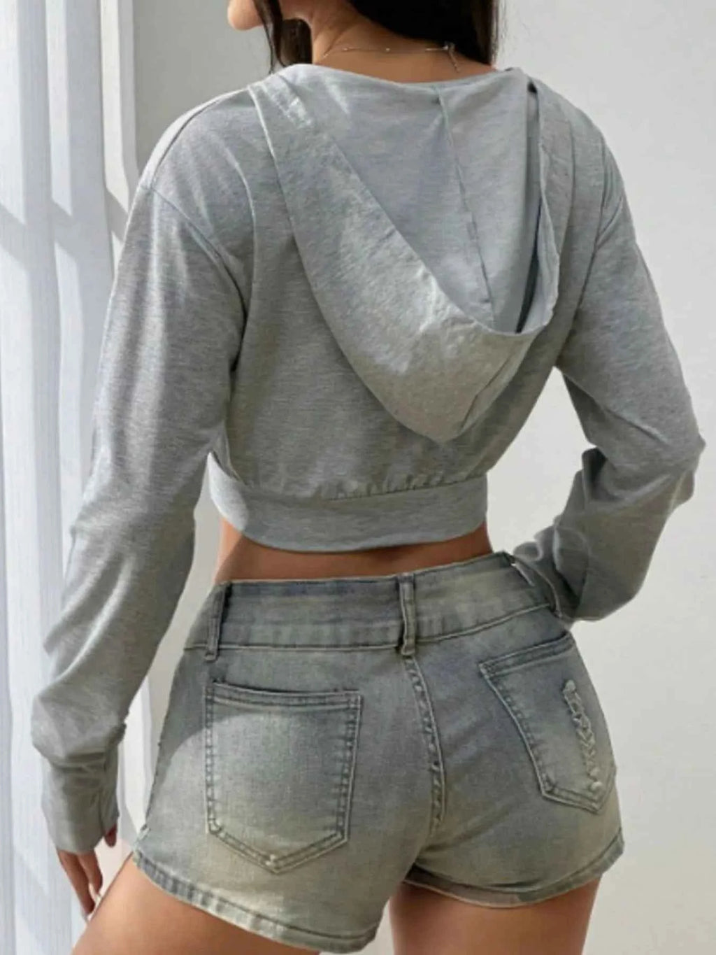 Cropped V-Neck Long Sleeves Hoodie 746fc7c8-810b-49d9-a18f-d5954f2ebfdc-Max-Origin