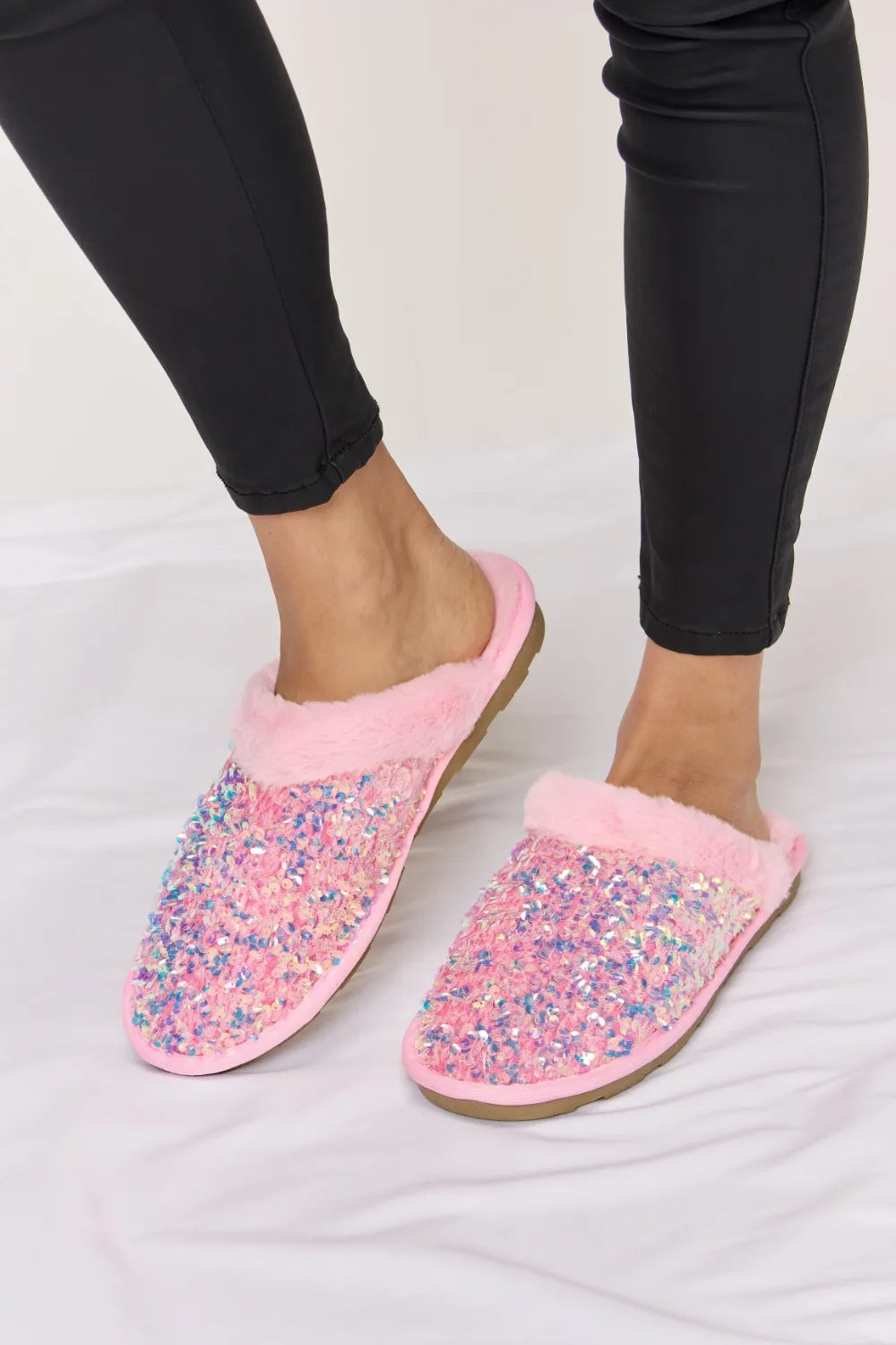 Forever Link Sequin Plush Round Toe Slippers 74ccc1b0-c309-43e4-9007-ba719b031fe9-Max