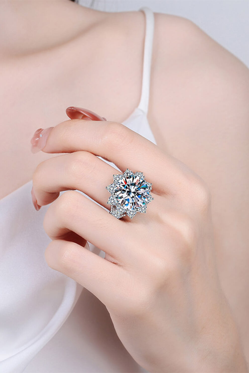 10 Carat Moissanite Flower-Shaped Ring Silver 7507514023b94e9f92203752cd5807ef-Max