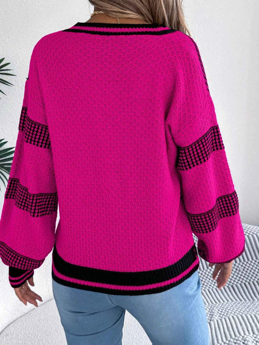 Contrast Striped V-Neck Sweater 760f574b45c84c91bb5e318c84cba49e-Max-Origin