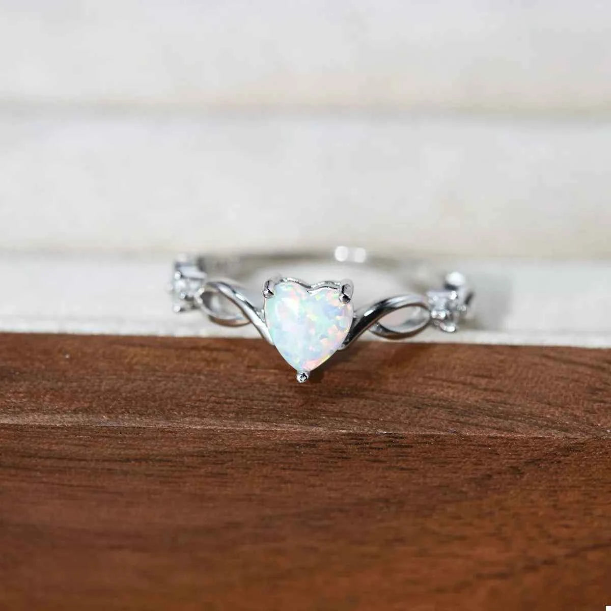 925 Sterling Silver Heart-Shaped Ring Silver 76491a45-6981-423b-90b8-f56a7657fcb3-Max-Origin