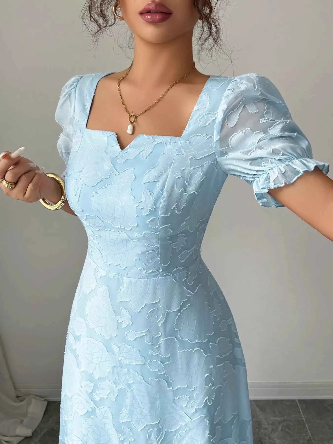 Floral Puff Sleeve Square Neck Midi Dress 770e306a-516e-4e73-97e3-44b2f90a14a8-Max-Origin