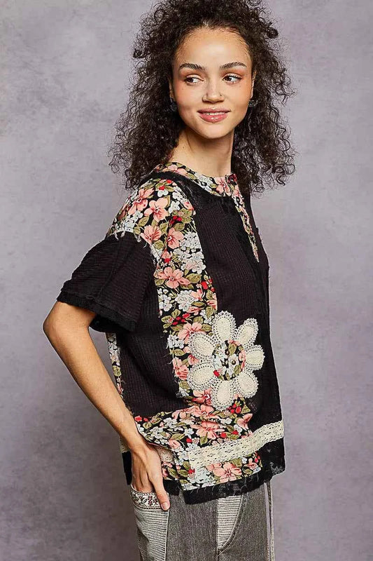Lace Round Neck Short Sleeve Floral Pattern Top with Patch Detail 77fdd8cc-4a55-4fb5-89bc-ebc20a916388-Max-Origin
