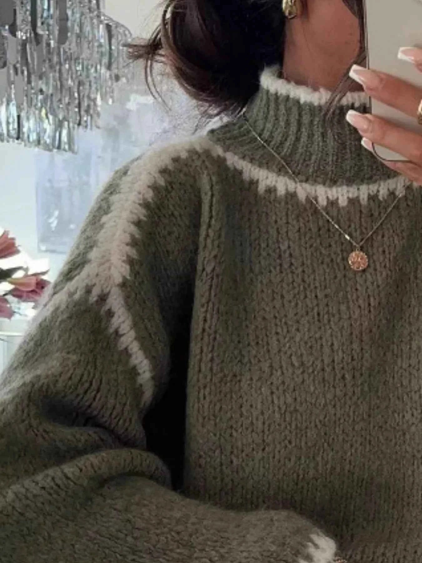 Contrast Trim Turtleneck Long Sleeve Sweater 78465896-2c57-49e5-8489-aee400dd0106-Max-Origin