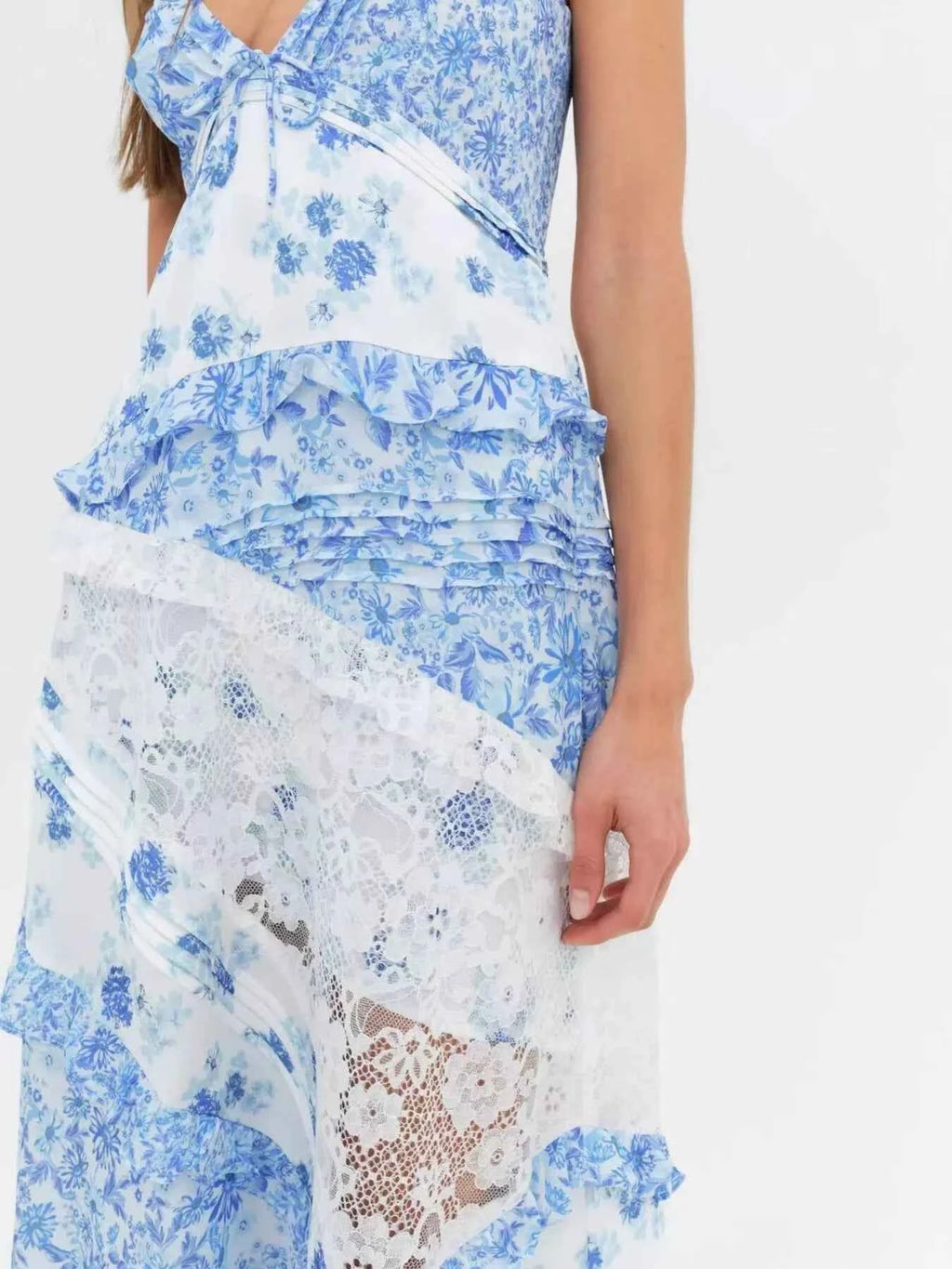 Lace Detail Ruffled Floral V-Neck Maxi Dress 789293e1-49a4-476b-aabb-39babfe4fbe2-Max-Origin