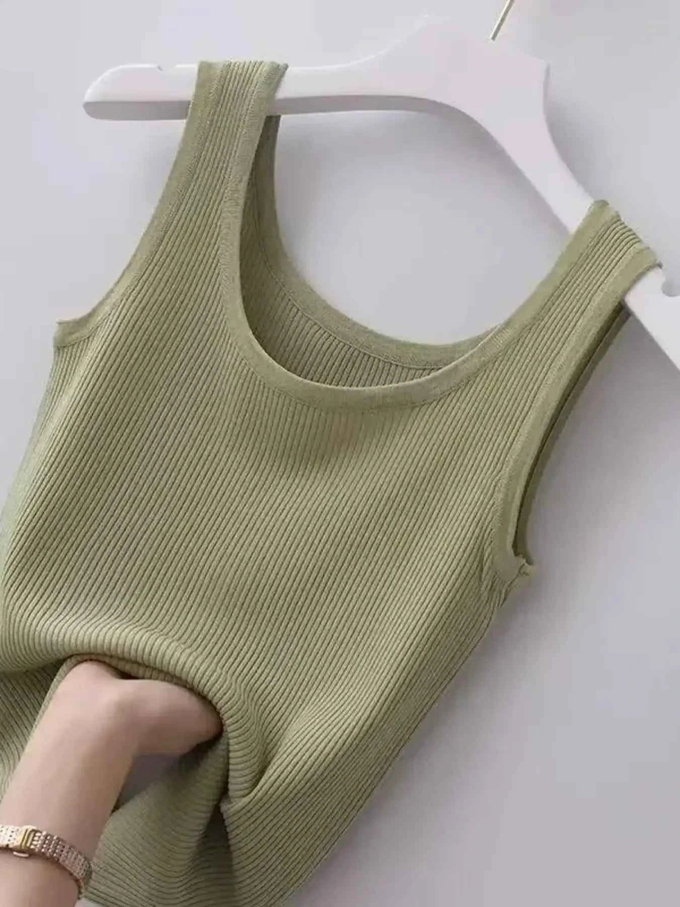 Plus Size Ribbed Knit Scoop Neck Tank Top Yellow-Green 7945bad2c58c4bbf829ec887969db800-Max-Origin