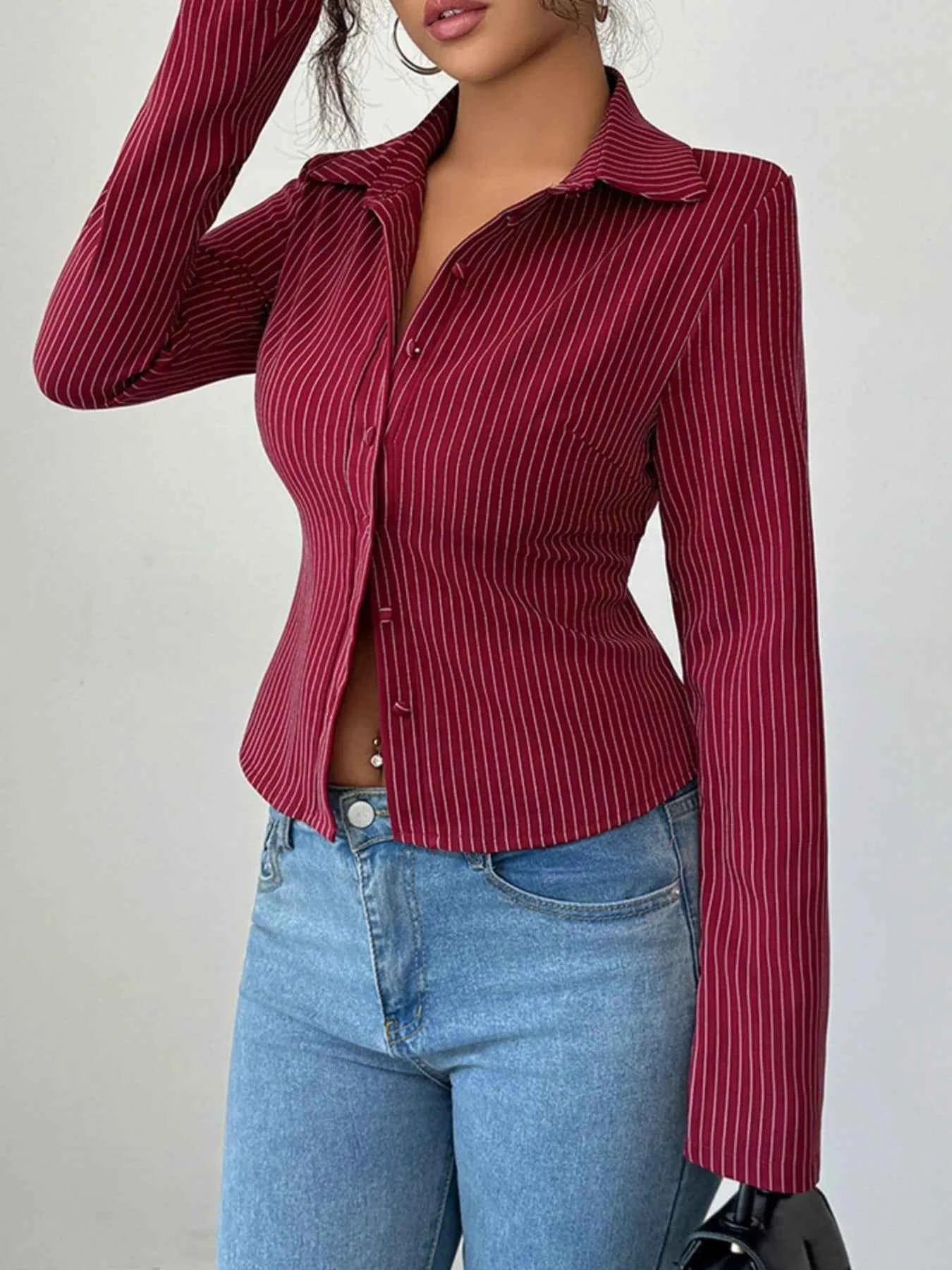 Striped Button-Up Fitted Shirt 7986dbbc-3eb1-4ac5-be9b-4ee6fafc741e-Max-Origin
