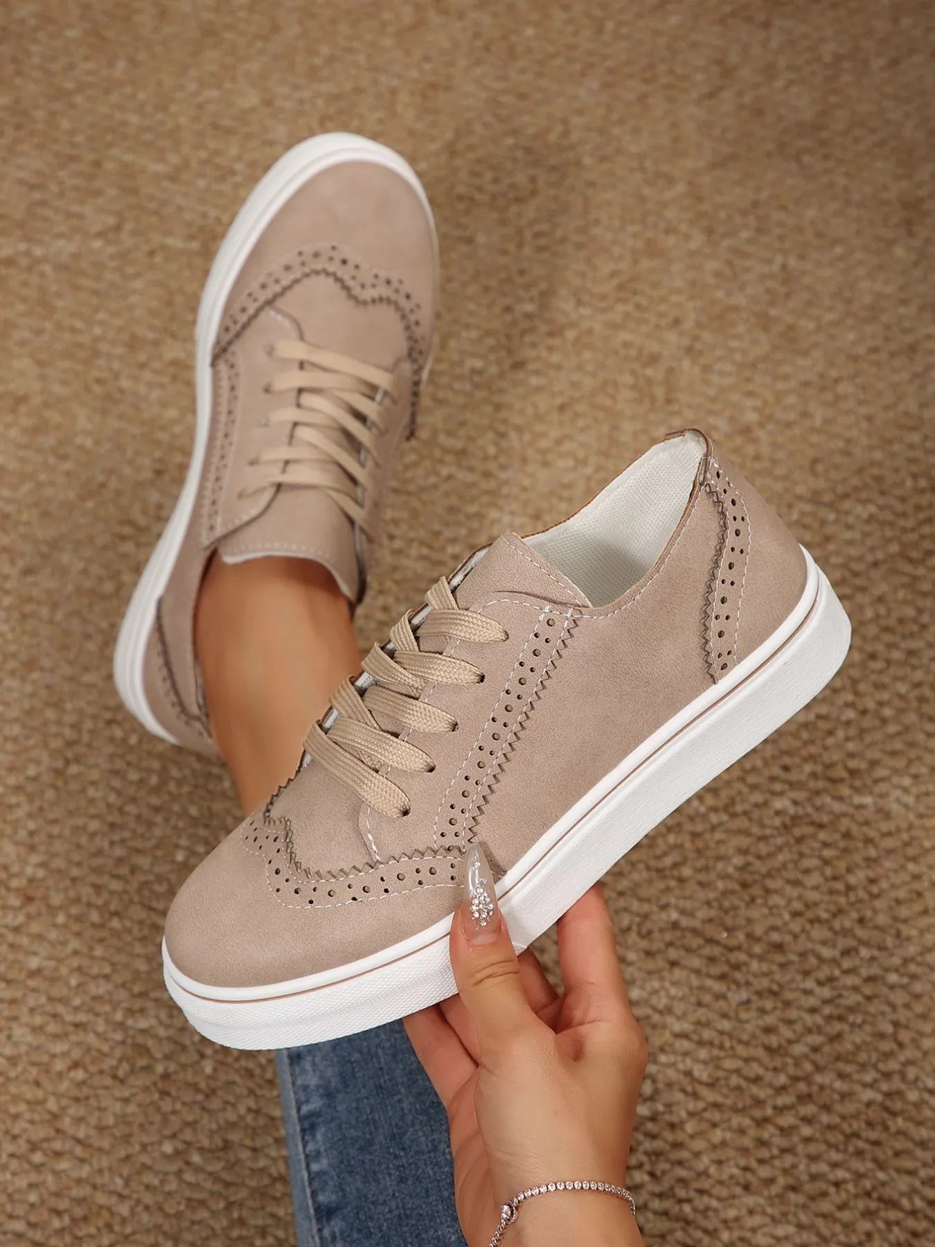 Lace Up Round Toe Platform Sneakers 798be500-be20-4b2b-9f81-bf32b679287f-Max-Origin