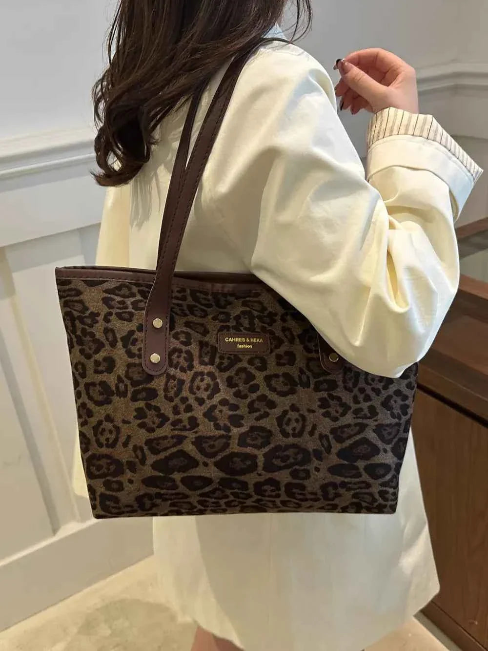 Leopard Polyester Tote Bag 7a105cb7-8397-4050-bda2-36049d0f9190-Max