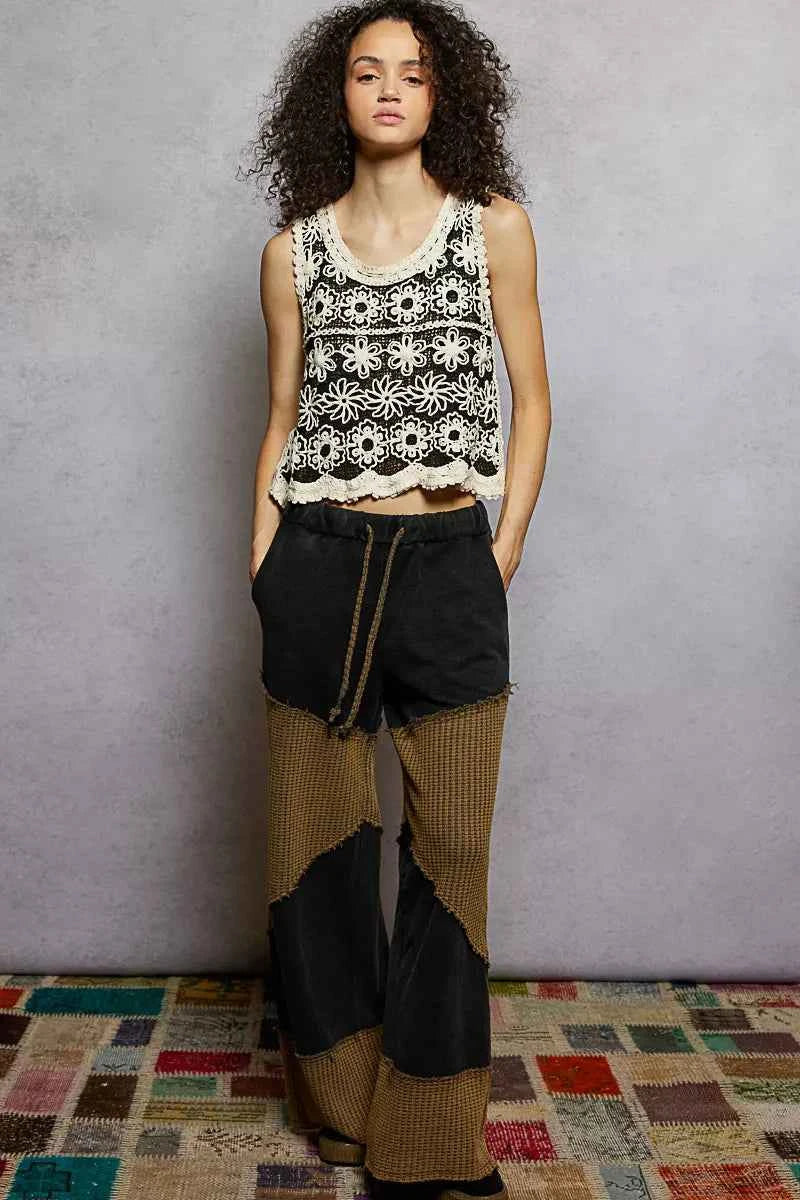 POL Floral Round Neck Cropped Crochet Sleeveless Top with Scalloped Edge 7a72754c-3986-4b28-bc68-cb5f25348da1-Max-Origin