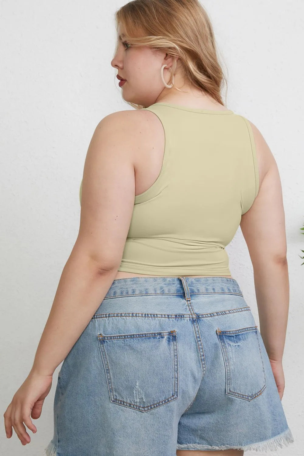 Basic Bae Full Size Round Neck Slim Tank 7b4e4125-969b-4944-ada1-2b6d52a6cc90-Max