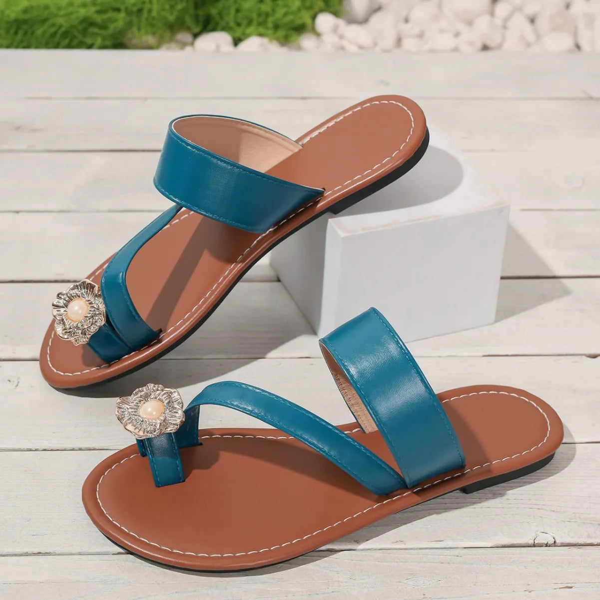 Toe Loop Flats Sandals 7c602d5c-fde6-431f-8221-42701283febd-Max-Origin