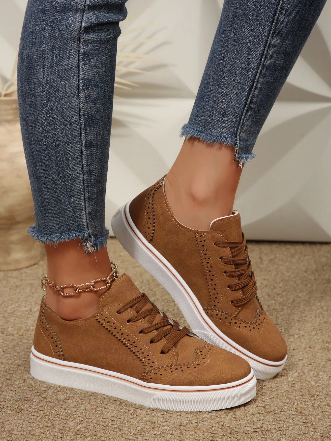 Lace Up Round Toe Platform Sneakers 7df91554-169f-47c9-a789-d1c64f7c9ea9-Max-Origin
