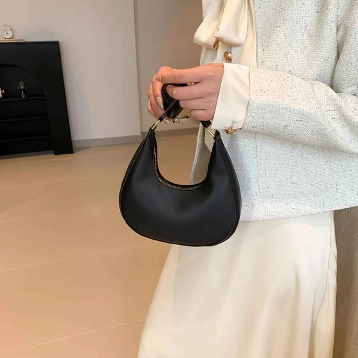 Solid Color Crescent Shoulder Bag Black onesize 7eac2f41-473e-4d8a-81ff-b1d19b125668-Max-Origin