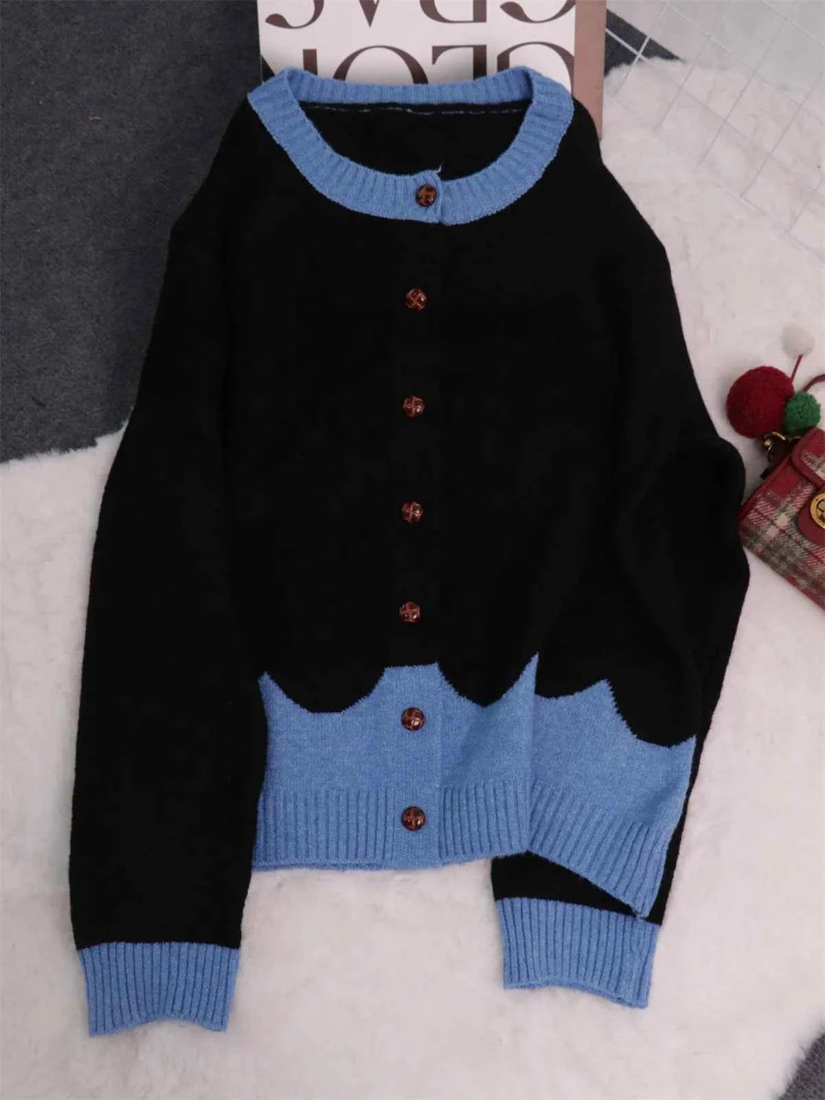 Button-Front Contrast Trim Cardigan 7f430e6d343c415aa86a357956cbb8ec-Max-Origin