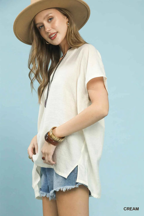 Umgee Flowy V-Neck Short Sleeve Blouse 7f488a1d-aeba-4140-aba9-ff3c50da2526-Max