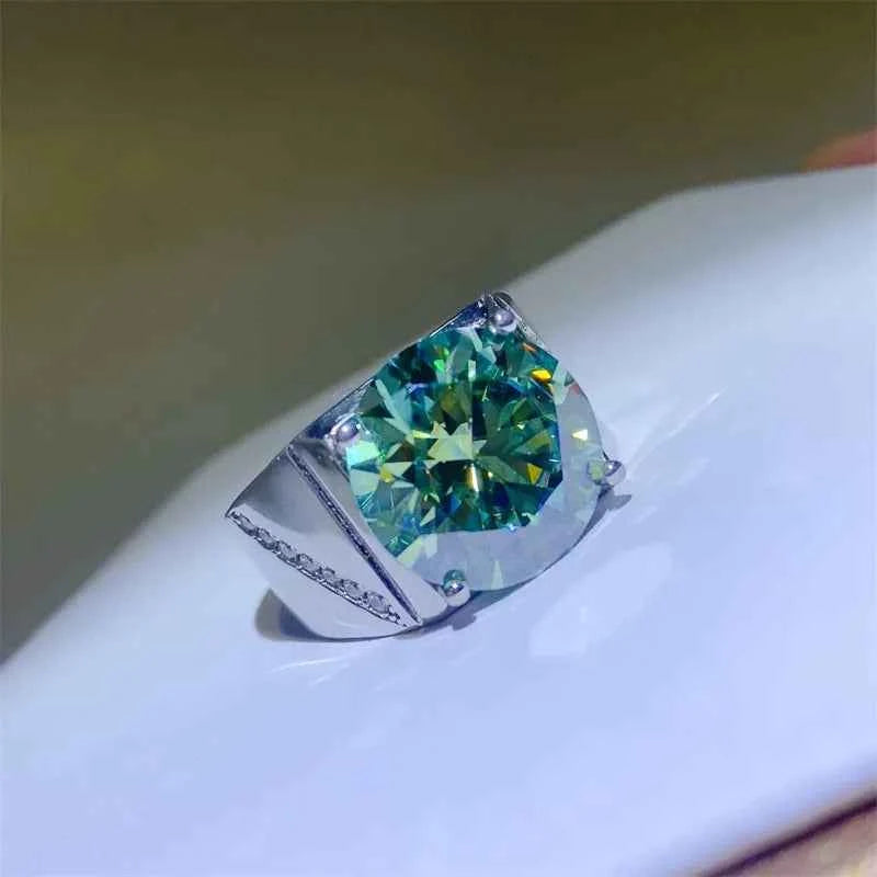 10 Carat Moissanite 925 Sterling Silver Signet Ring 7f48d2d6-f74e-45e4-bfac-361d1889ec27-Max