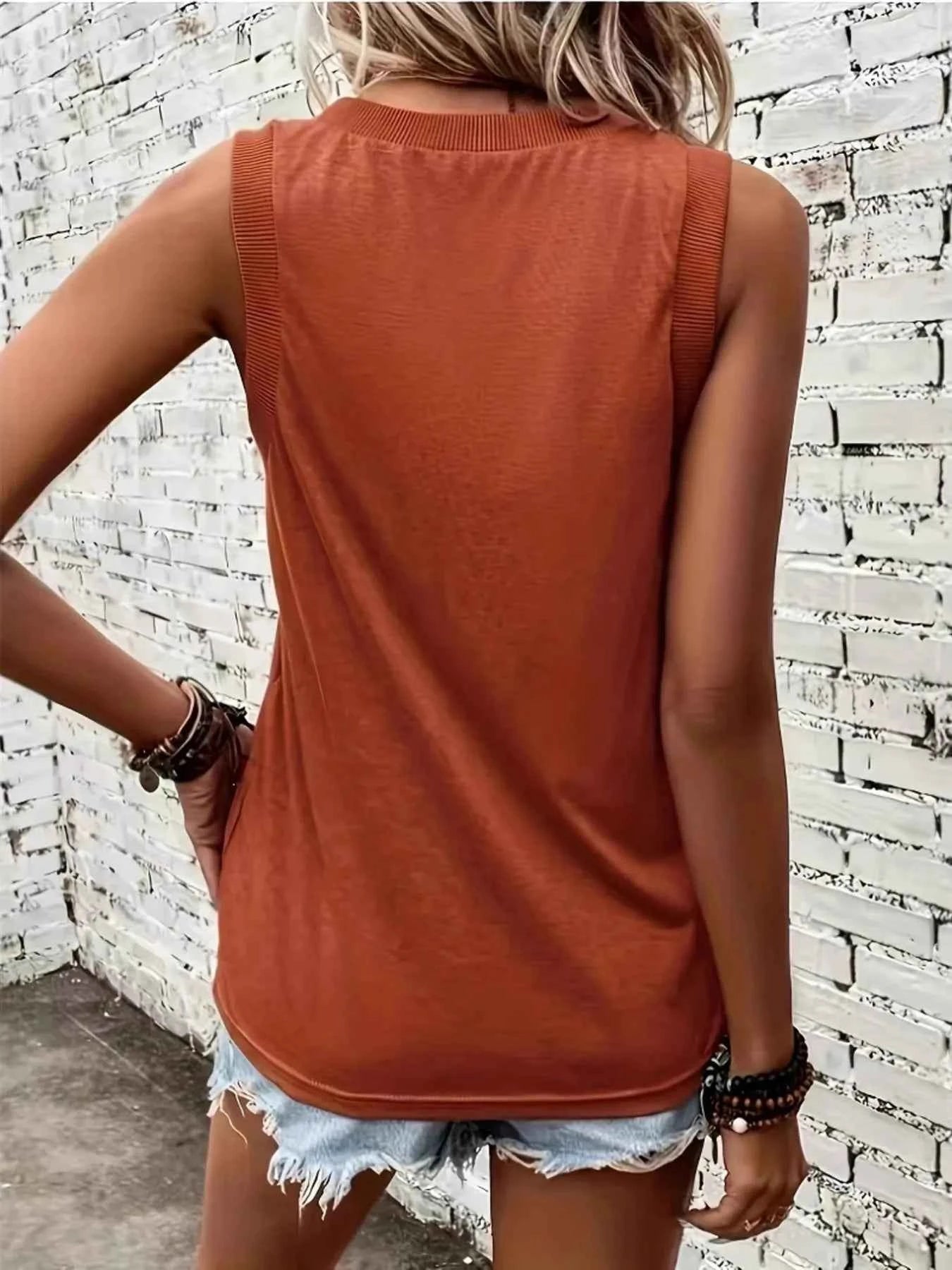 V-Neck Tank 7f6cb1551da044cebae396d7f89f252e-Max-Origin