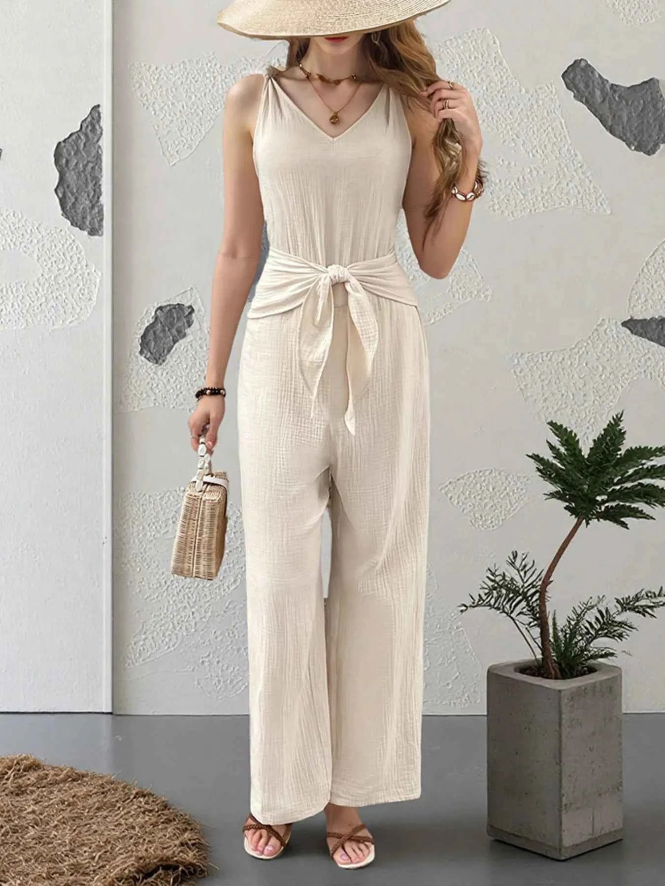 Sleeveless V-Neck Wide Leg Jumpsuit 7f8410591f1a42508e4f069831c43bb3-Max-Origin