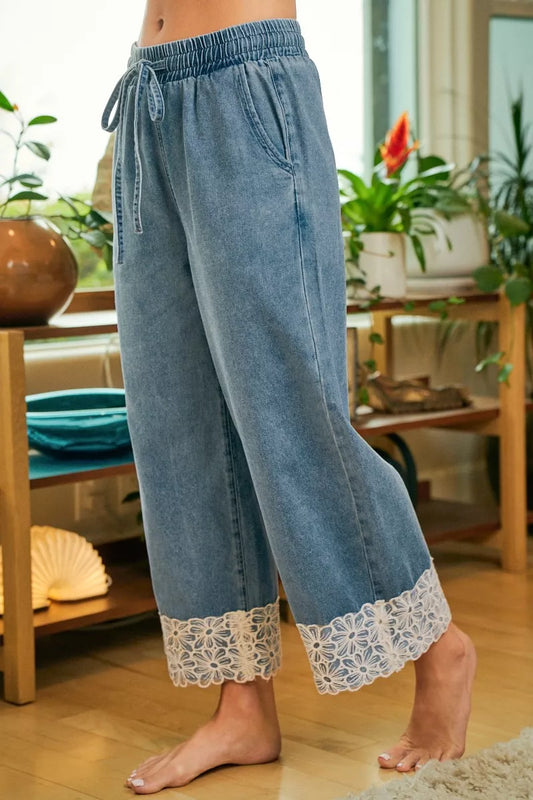 Washed Denim Waist Flower Lace Trim Pants 80f93481-538d-46f4-9194-b6b98b48768c-Max-Origin