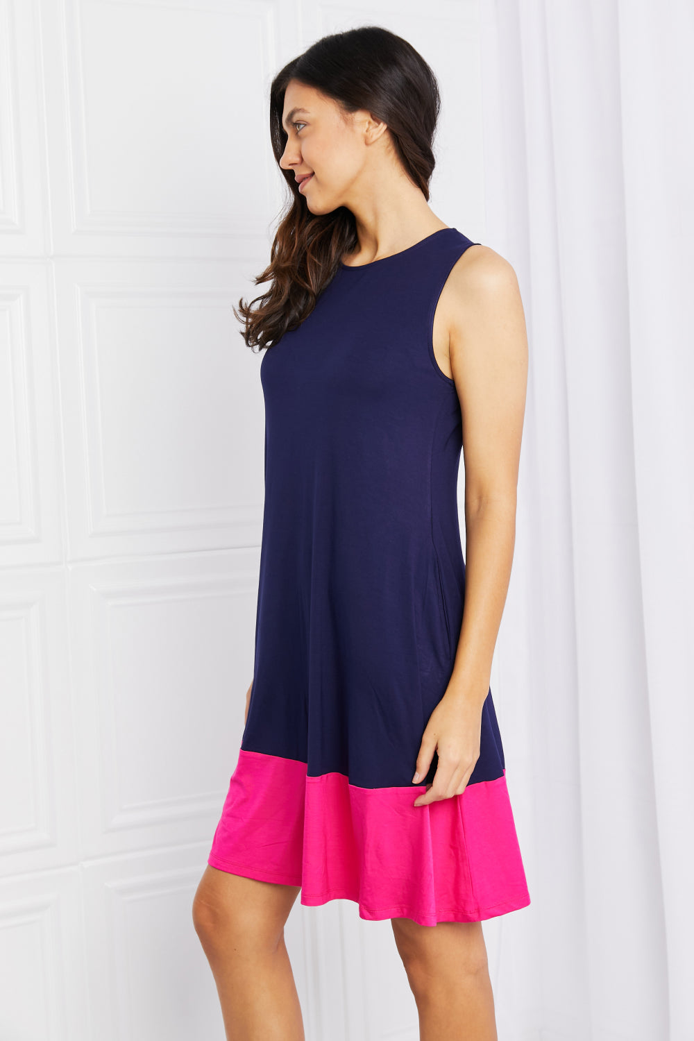 Yelete Full Size Two-Tone Sleeveless Mini Dress with Pockets 8104d828ad8e4106b2ed762c9d94e60a-Max