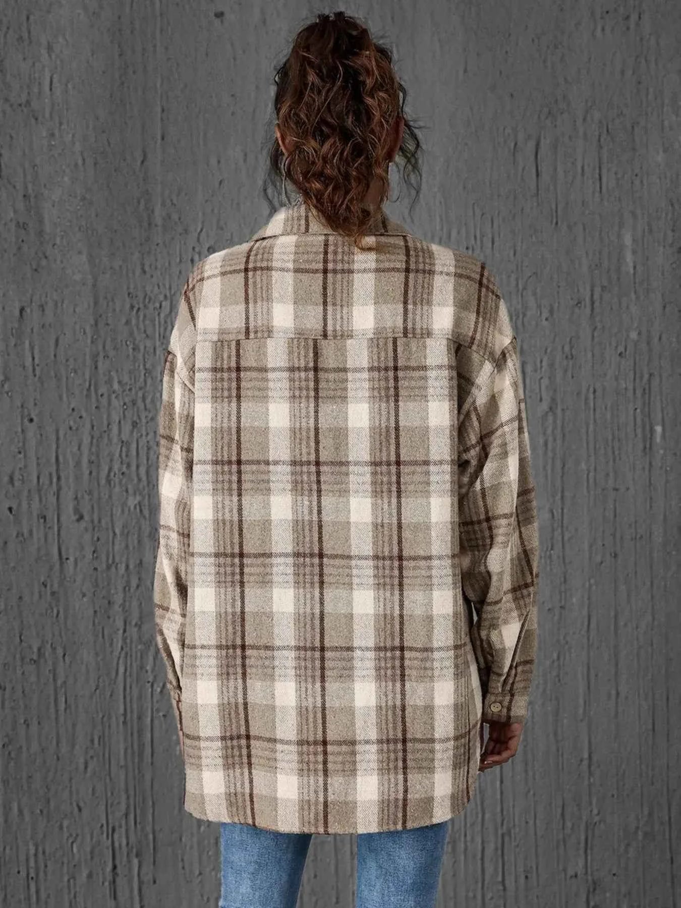 Plaid Button-Up Long Sleeve Shirt 814d4370-987b-434e-b9a4-876f921dd92f-Max-Origin