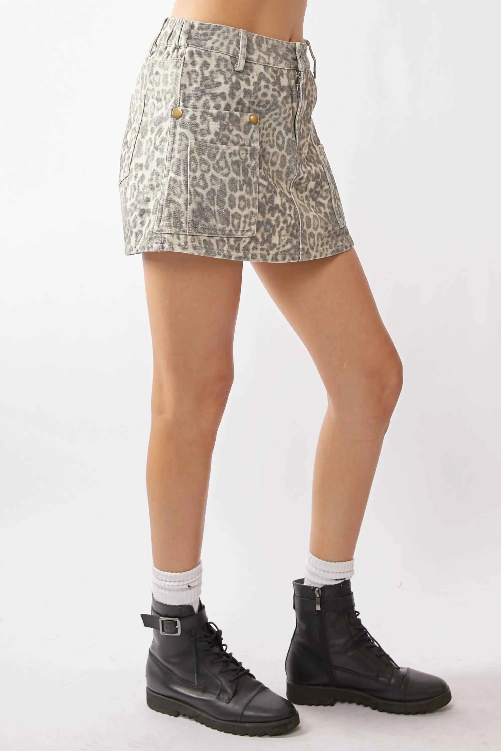 Davi & Dani Leopard Front Patch Pocket Shorts 81745335de2d4ccfabaccd17000a941e-Max-Origin