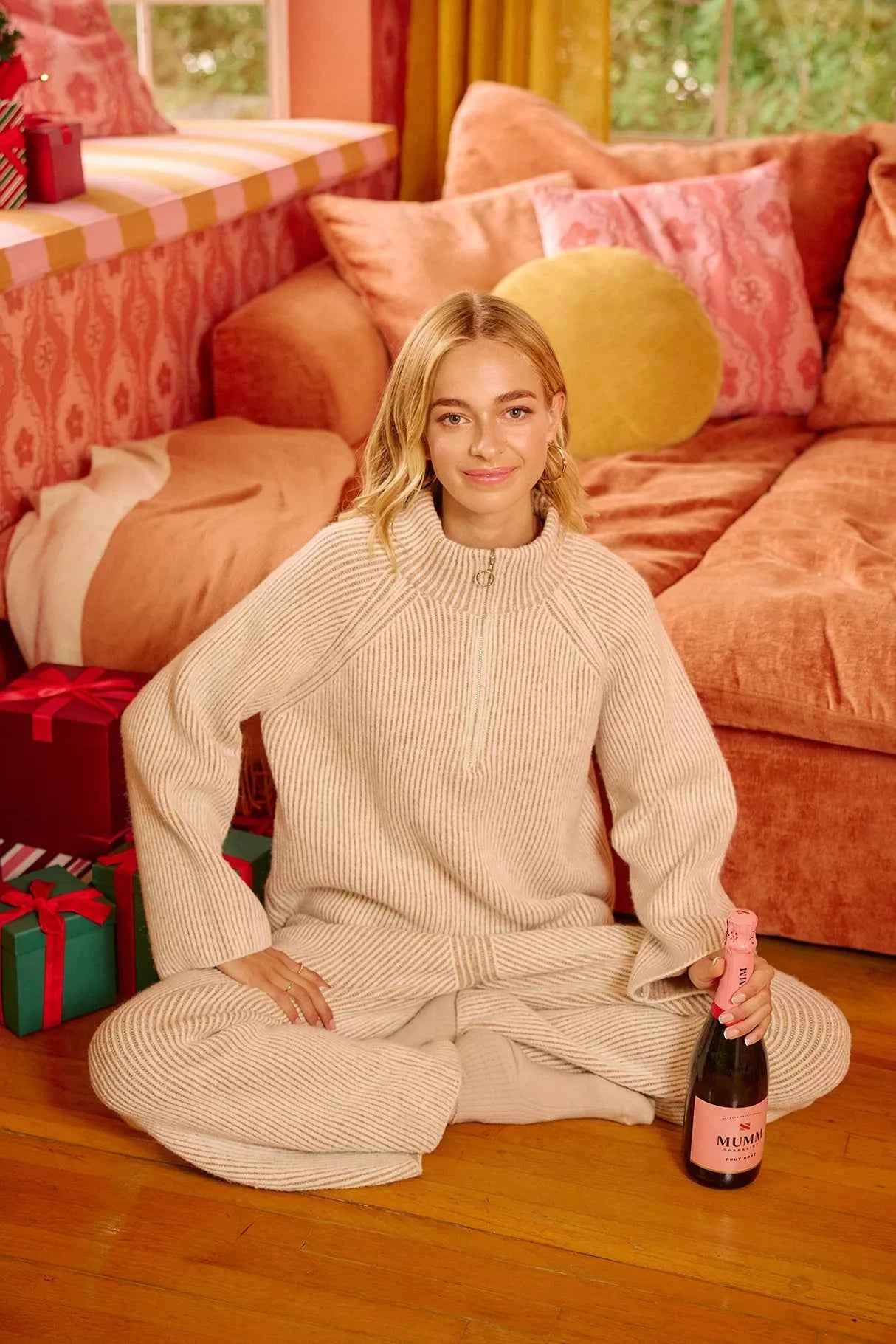 BiBi Two Tone Rib Texured Knit Collared Top with Zip Up 8190a0eb3ff441018887bdf3fdda4a12-Max-Origin