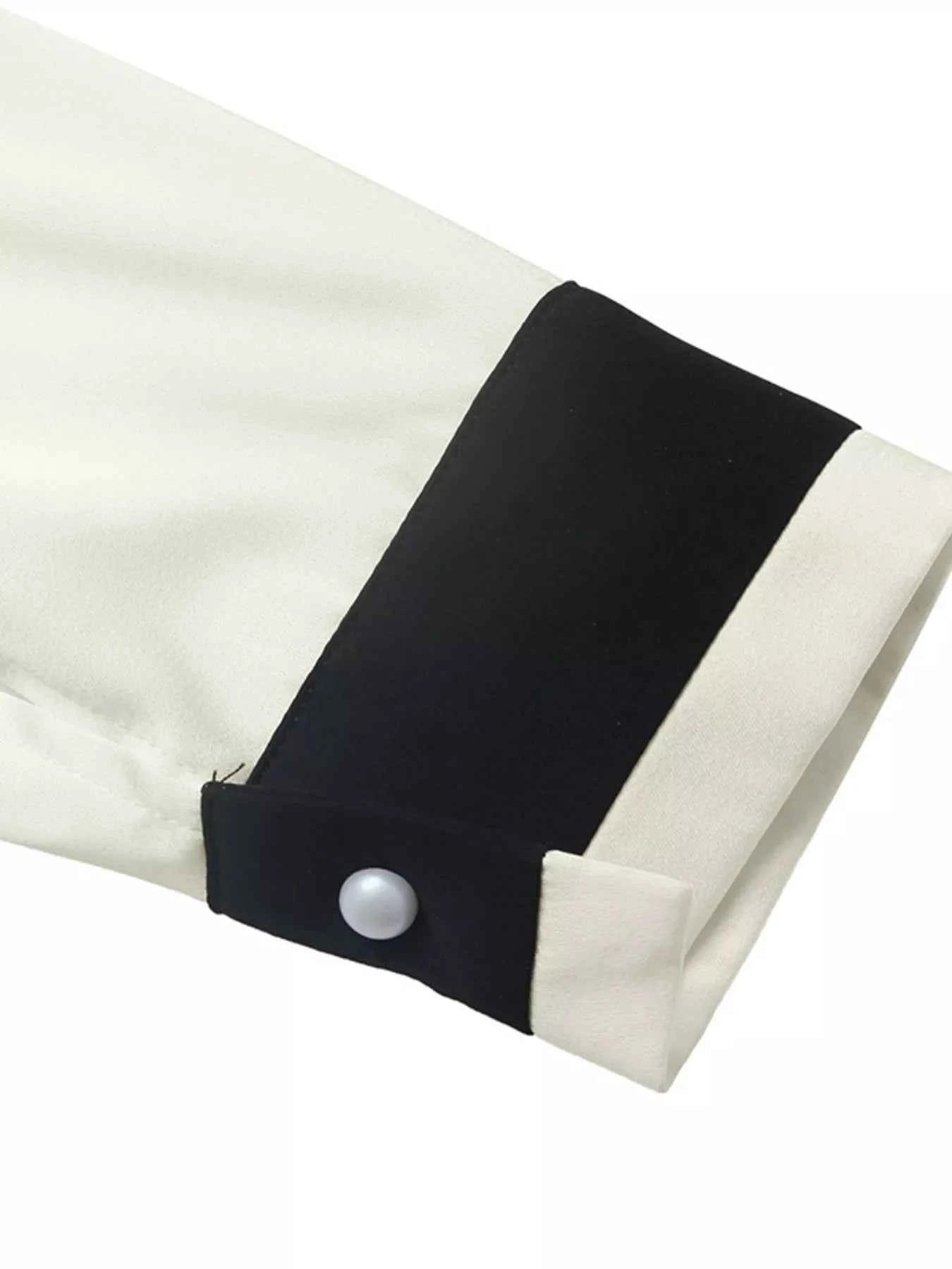 Contrast Trim V-Neck Blouse 81a2ad17879046299f53f2b86f3c41e6-Max-Origin