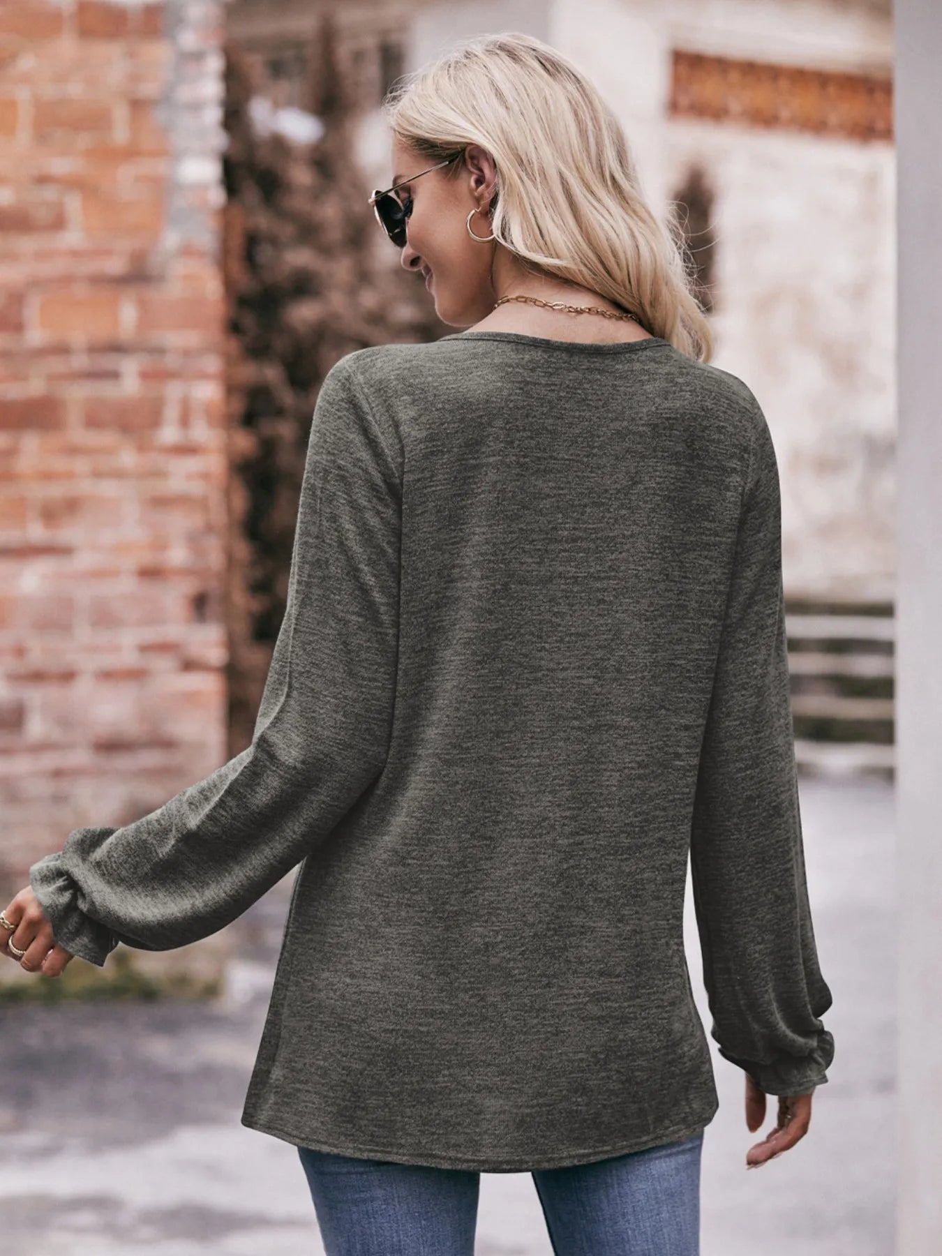 Round Neck Long Sleeve Casual T-Shirt 81be7e9a-789e-4e9d-9c8f-d9b826359fa1-Max-Origin
