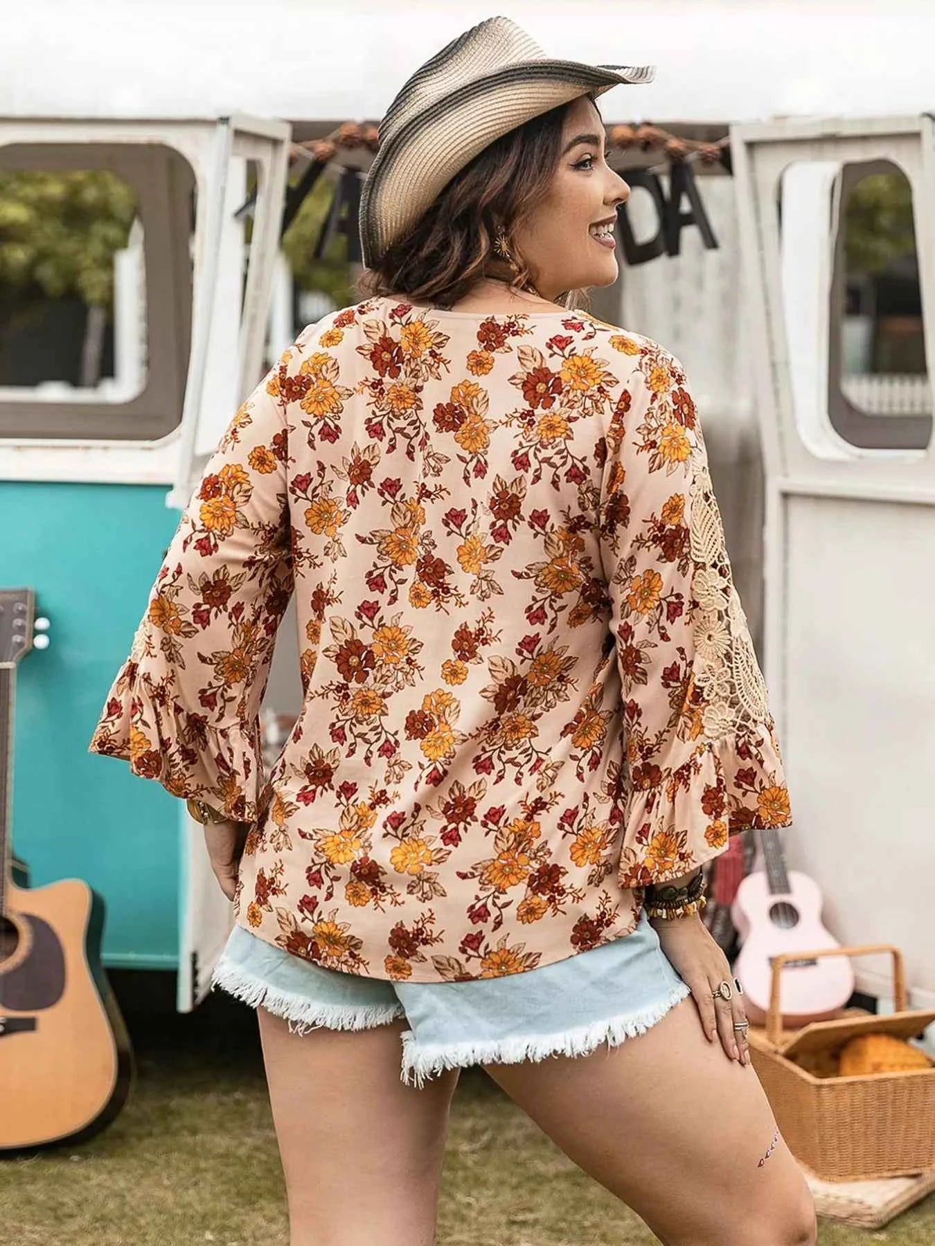 Plus Size Floral Lace Detail V-Neck Blouse 8204eb89-76e0-4b6c-8ebb-883f45012f5c-Max-Origin