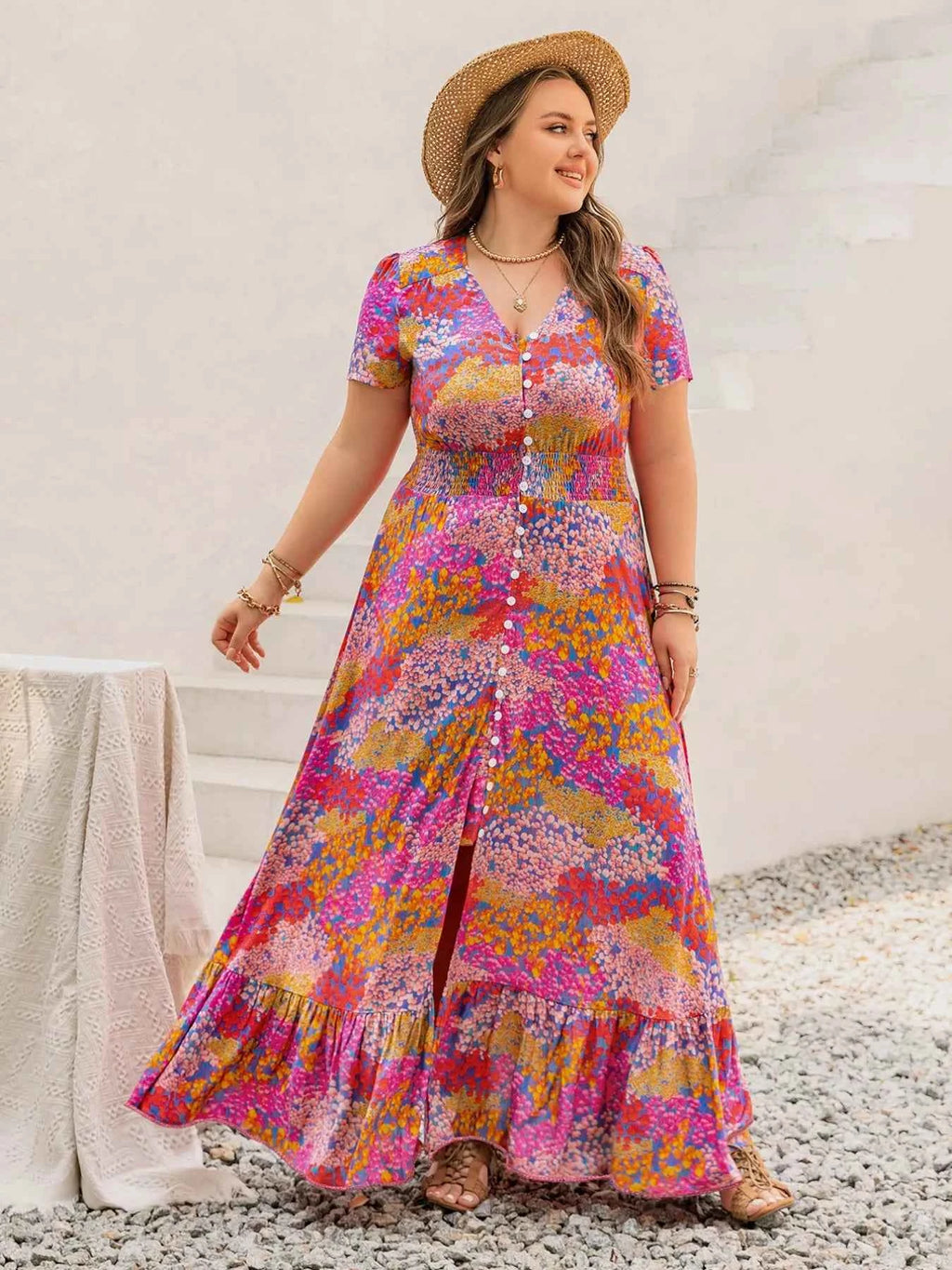 Plus Size Printed V-Neck Short Sleeve Maxi Dress 82dbf139-31cb-4c90-934b-72432d956eef-Max-Origin