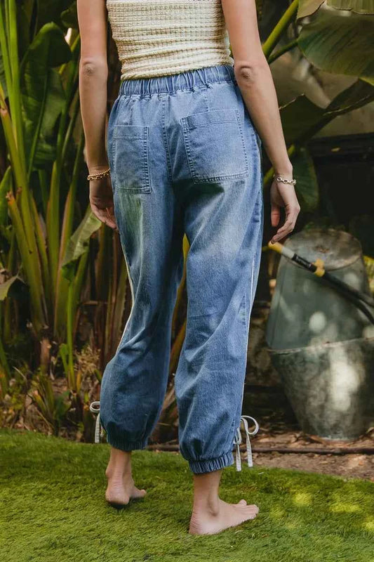 Striped Tape Details With Bot Tied Point Elastic Waist Jeans 83cdc6ac4e6548019408dbc3f3fdbbb8-Max-Origin