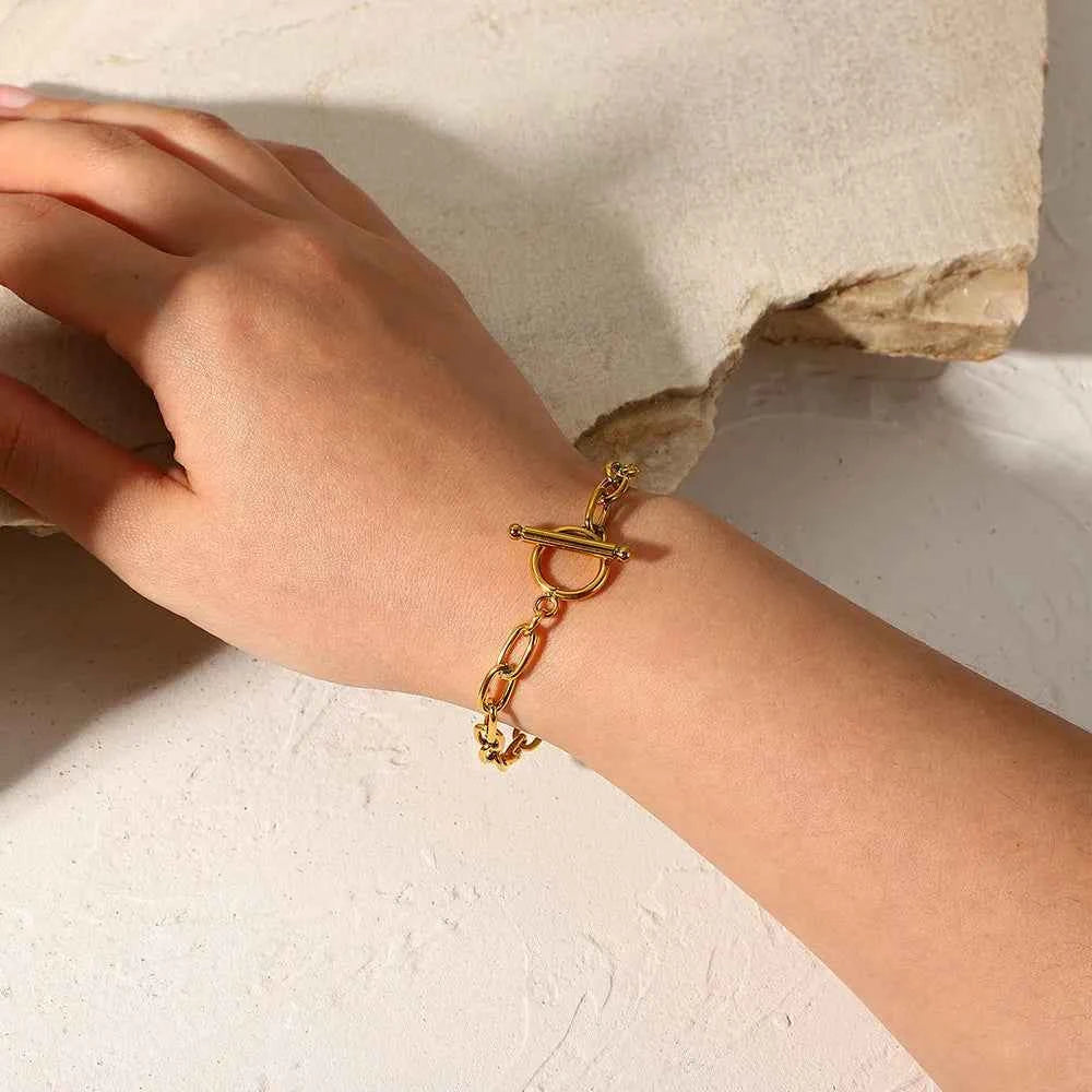 18K Gold-Plated Stainless Steel Toggle Chain Bracelet Gold One Size 852036d7-1a60-4dde-8fda-6f234a6a8cda-Max-Origin