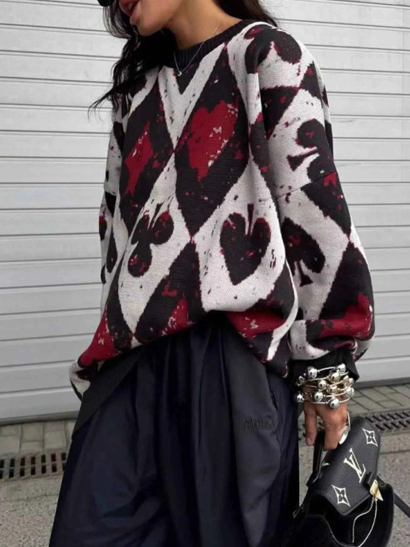 Contrast Diamond Round Neck Long Sleeve Sweater 8627db91-d408-4ca6-9396-bd0052b61653-Max-Origin