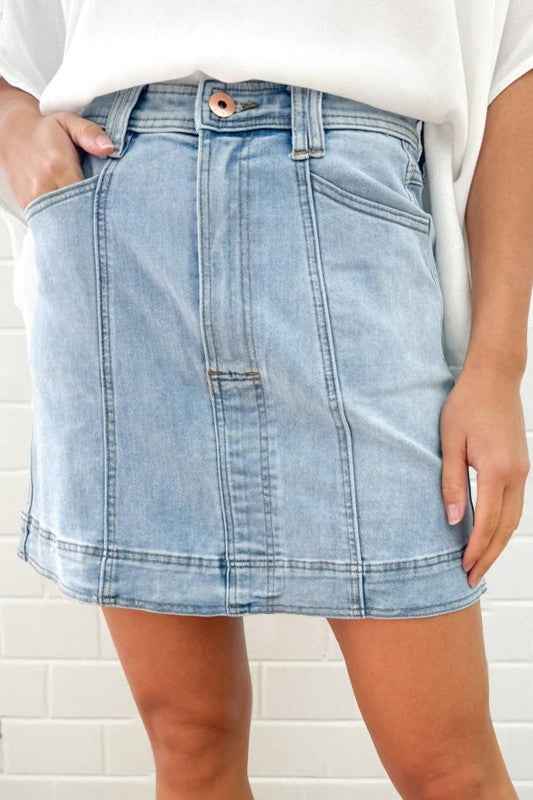 Denim Exposed Seam Mini Skirt with Pockets Beau Blue 86ad524f-d673-4c7f-8f63-6dc13c1f7733
